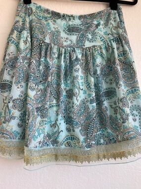 FRESH + WEAR • Aqua Paisley Tiered Mini Skirt with Gold Trim • Small